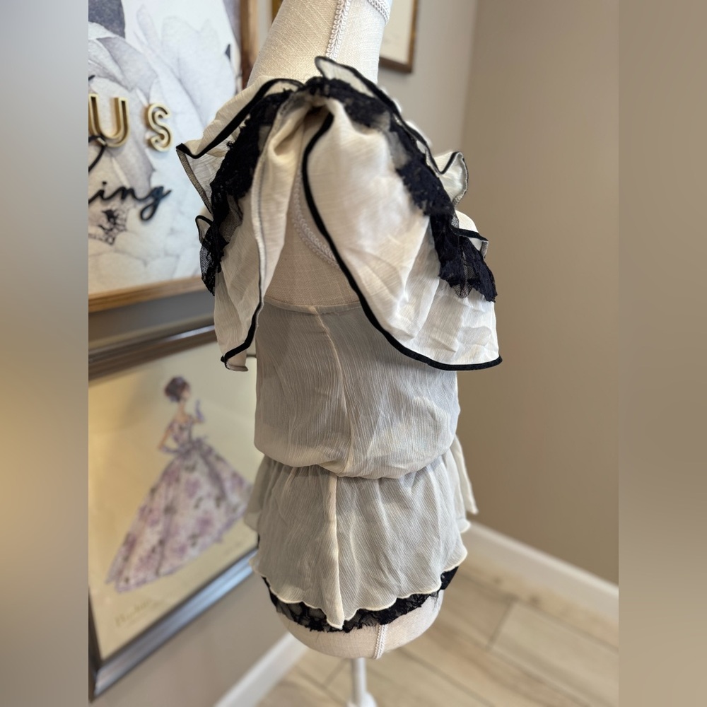 ❌SOLD❌5 for $30 RUE21 Off-Shoulder Ruffle Top Black & Cream - Picture 3 of 5